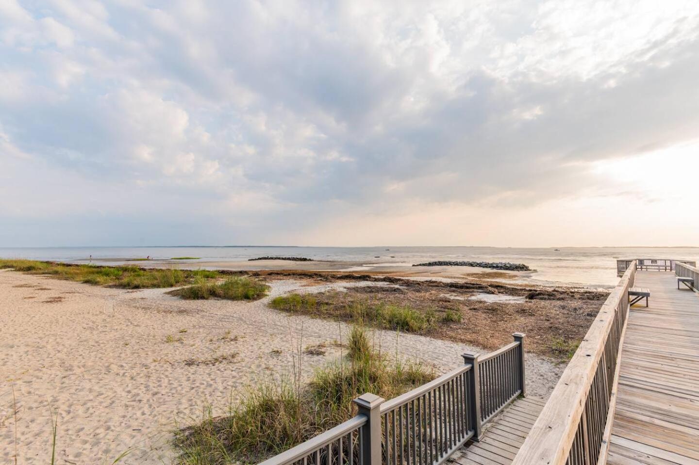 Coastal Luxe Villa By The Beach Хилтън Хед Айлънд Екстериор снимка